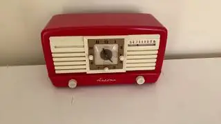 Rally Red Bakelite 1950 Jewel Artone Model 5057U Vacuum Tube AM Clock Radio Quintessential Design