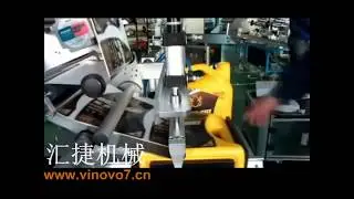 Lubricant oil bottle labeling machine adhesive beer bottle labeling machine self-adhesive sticker