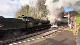 7812 Erlestoke Manor Leaves Bishops Lydeard on WSR on a Christmas Special to Minehead on 29/11/2025