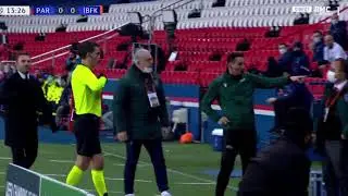 PSG V Istanbul Basaksehir racism (teams walk off the pitch)