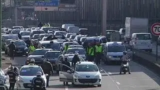 French taxi drivers strike over unlicensed cabs