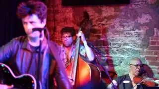 Billie Joe Armstrong & Norah Jones - Rockin' Alone (In an Old Rockin' Chair) (New York City 2015)
