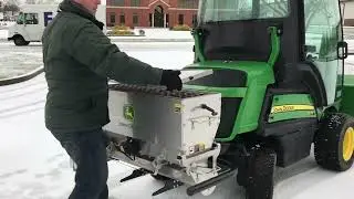 John Deere 5 cu ft Drop Spreader