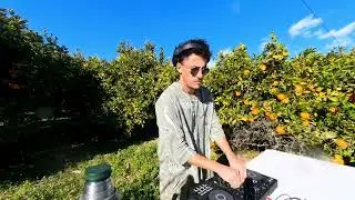 Progressive and deep house music, introspective session.