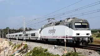 Locomotora 252 de Renfe acelerando con un Talgo VI en Vilanova con pitadas #train #intercity225