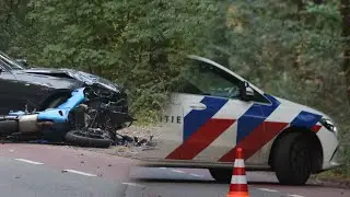 Gewonde en veel schade nadat motor en auto in aanrijding komen in Amerongen