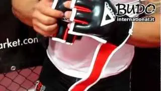 Filippo Stabile presenta i guanti VANDAL MMA (MI apr..2012)