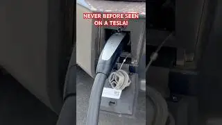 Первый взгляд на зарядный порт Tesla Cybercab! Что вы думаете? #teslacybercab #tesla