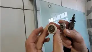 Como Trocar as Roldanas da Porta de Vidro do Box de Banheiro