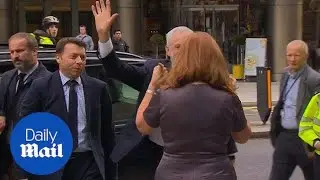 Corbyn once again displays his penchant for poor high five's - Daily Mail