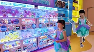 Станьте принцессой, играя с куклами и игрушечными лошадками на детской площадке