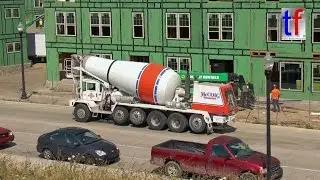 Phoenix Front Discharge Concrete Mixer + CAT 289, Detroit, 08/10/2016.