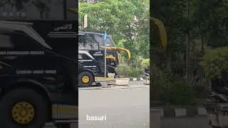 basuri bus aka di depan st. solo balapan #basuri #telolet