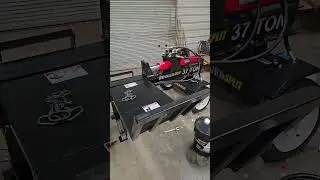 Прочный 37-тонный дровокол
