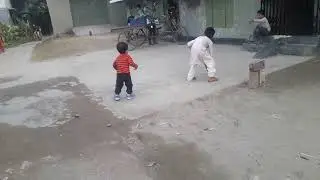 দাড়িয়ে খেলা দেখা 