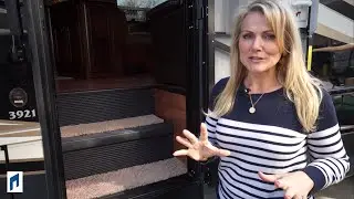 2015 Canyon Star 3921 by Newmar - National Indoor RV Centers