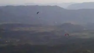 Volando en el Pe&ntilde;&oacute;n con parapente blanco. by @rodpac - TwitVid.mp4