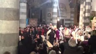 Don Gallo, i funerali: i fischi al Cardinal Bagnasco e l'intervento di Lilli
