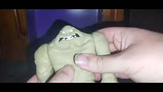 Eddie Hill reviews random DC action figures in one vehicle Green arrow and clayface action figures