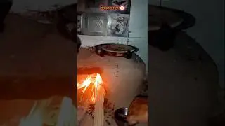 चूल्हे पर बना पिज़्ज़ा पराठा 🌼#desi#food#villagelife#cooking#recipe#trending#ytshorts#lifestyle