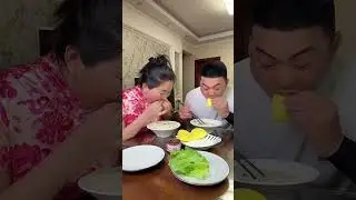 Funny eating and broadcasting