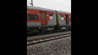 12524 New Delhi - New Jalpaigudi SF Express
