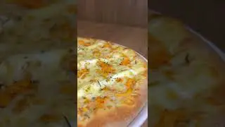 Existe a pizza de frango e existe a FRANGA&Ccedil;O!