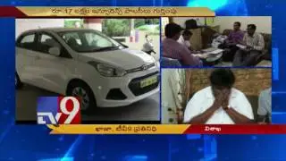AP Govt Official caught accepting bribe, raided by ACB - TV9