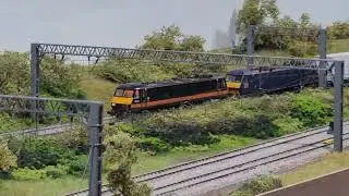 MT3 - 4L56 - DB90s - 90026 and 90034 deployed on intermodals bound for Wembley
