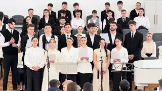 A coborât Iubirea într-o iesle 