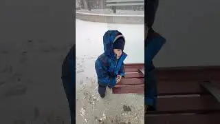 Playing snow while while waiting for the bus . #shorts #shortsvideo