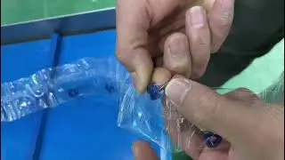 The vertical hand-throwing packaging machine