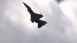 F-16 Fighting Falcon [Vertical Climb]