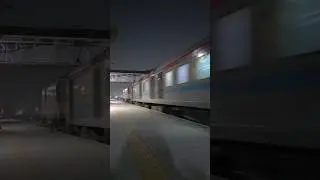 ☠️HURRY UP ☠️ 21904 Bikaner - Mumbai bandra terminus sf express high speed crossing #shorts #viral