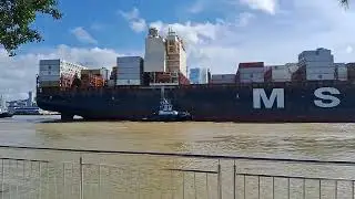 Navio entrando em Porto de Santa Catarina. 