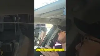 Полицейский приходит в ярость, когда ему переворачивают сценарий!