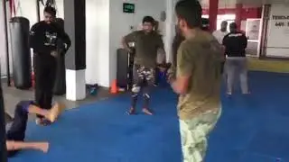 Krav Maga Training  - Roundhouse kick defense