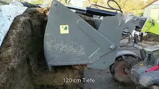 S21 Silageschneidzange Typ D am Claas Scorpion 741 f&uuml;ttert den Lely Vector