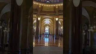 Iowa State capital building. My vertigo almost turned vertigone but WOW! #dizzy #iowastatecapital