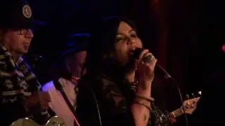 Crystal Shawanda - Skin Deep - Live Hugh's Room 2016