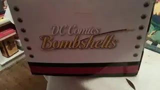 Unboxing #DC Bombshells superhero girls collectable cars #batgirl & #jokers girl harley Quinn