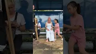 Mother fakes pregnant belly and daughter's handling [KINDNESS MAN] #kindness #respect #goodman