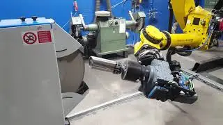 Kraftgesteuertes Polieren Sportauspuff Endrohr mit Roboter #schwei&szlig;en #automation #metal #kfz