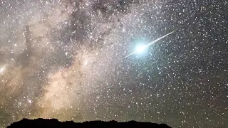 Massive Meteor Explosion during Milkyway Timelapse shoot!