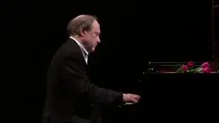 Hamelin plays 