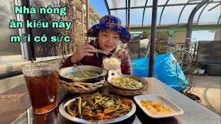 Bữa ăn hôm nay đối với em ăn hết một lần mới có sức để làm ruộng