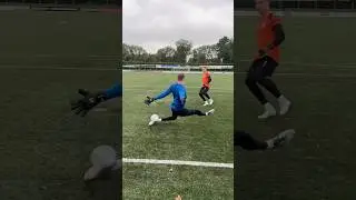 HOW TO SAVE A 1V1 🤯 #goalkeeper #goalkeepertraining