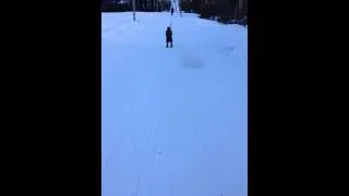 Sander kj&oslash;rer skiheis alene