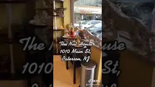 This spot sells the BEST halal gummies | The Nut House | Mo Munchies