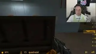 a momo le agarra un blue screen haciendo speedrun del half life